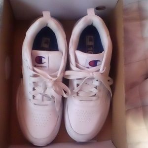 Champion shies